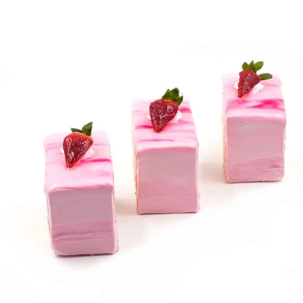 Strawberry Pastry(4 Pieces)