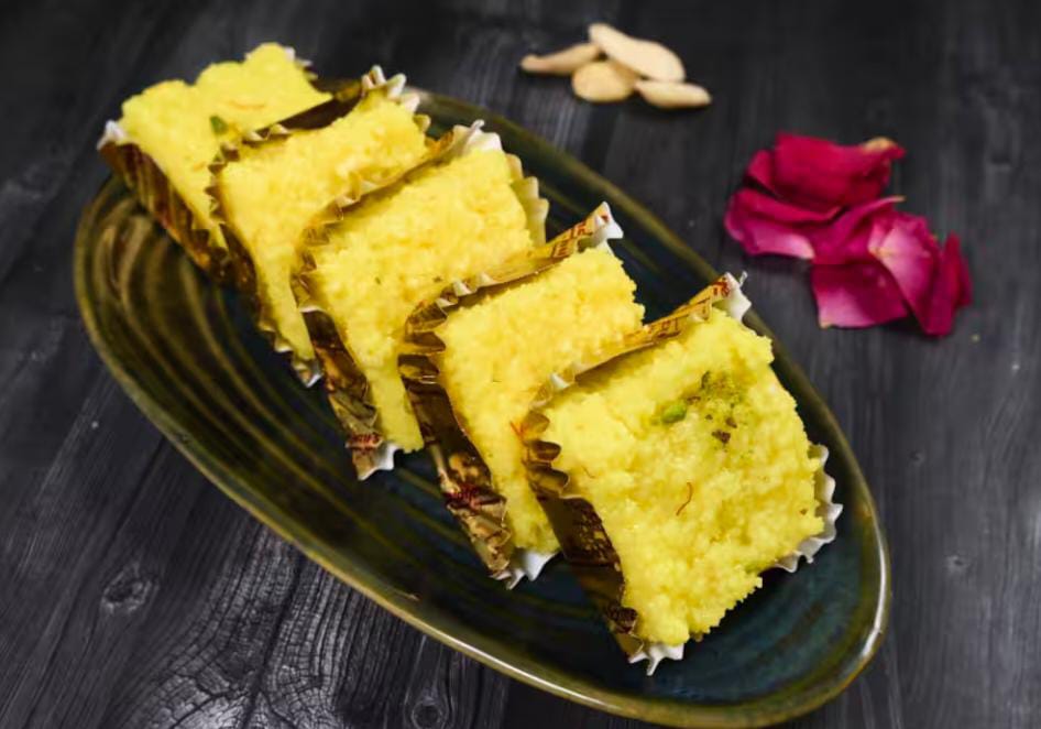 Kesar Kalakand(10 Pieces)