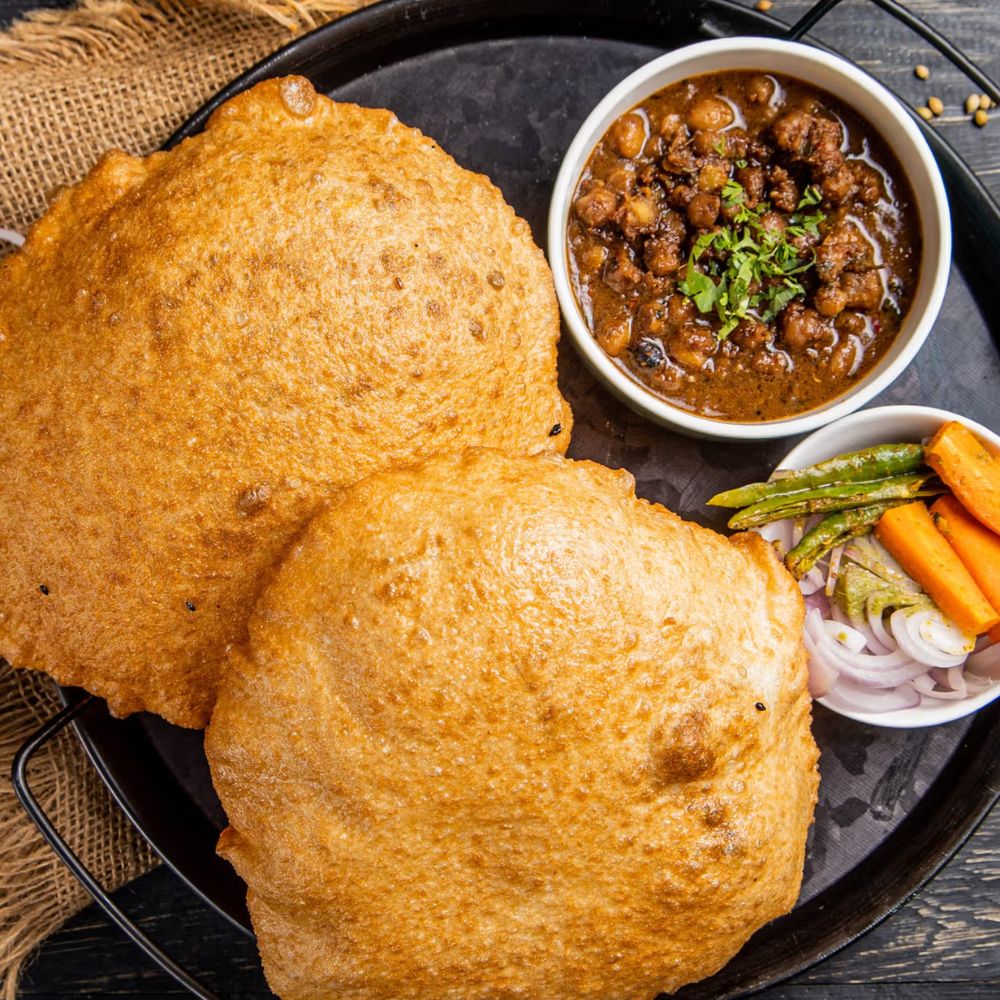 Chole Bhature (8 Pieces)