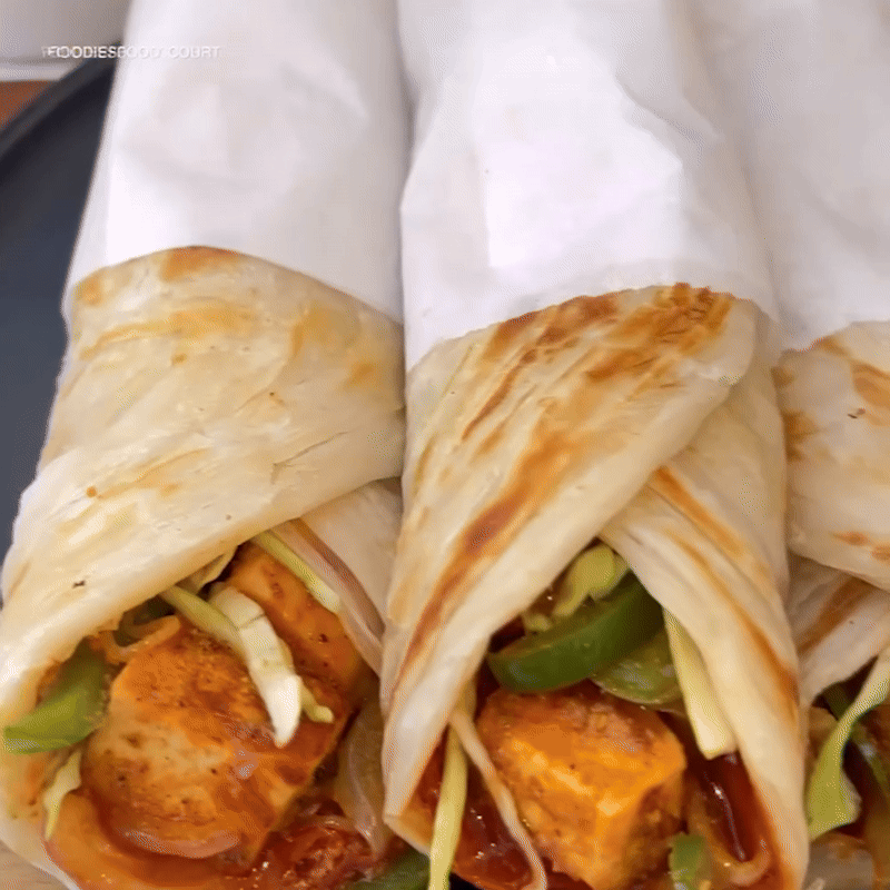 Egg Paneer Roll(3 Pieces)