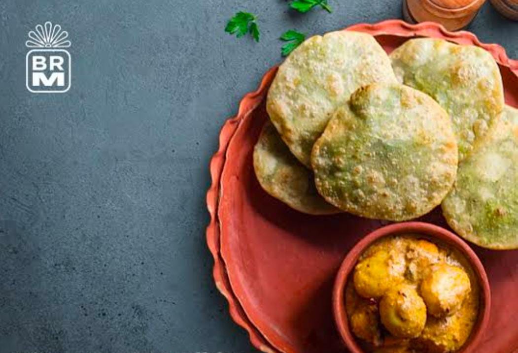 Koraisutir kochuri with alurdom(8 Pieces)