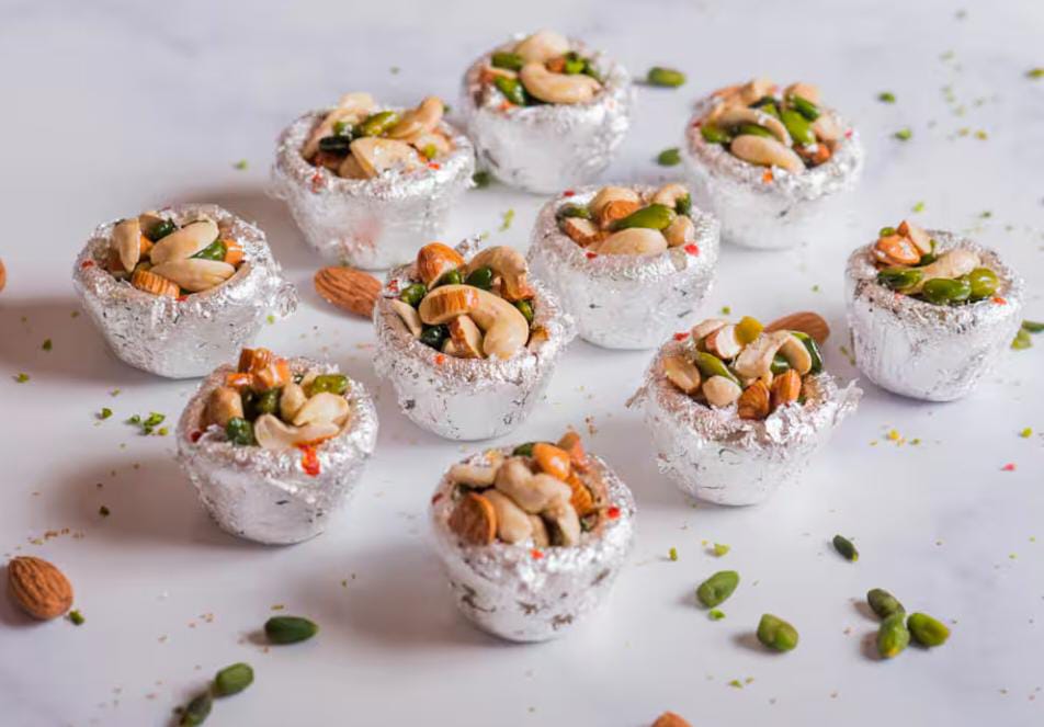 Kaju Bati(8 Pieces)