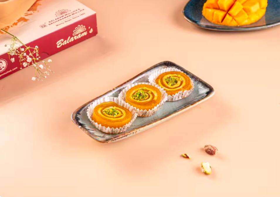 Mango Kaju Roll(9 Pieces)