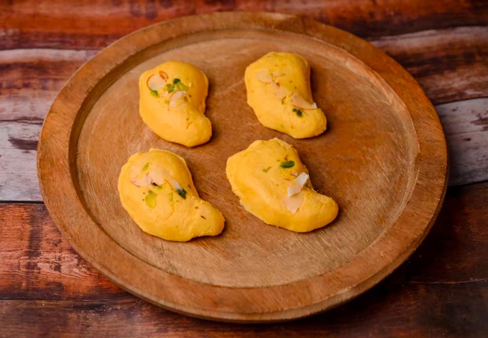 Alphonso Mango Sandesh(8 Pieces)